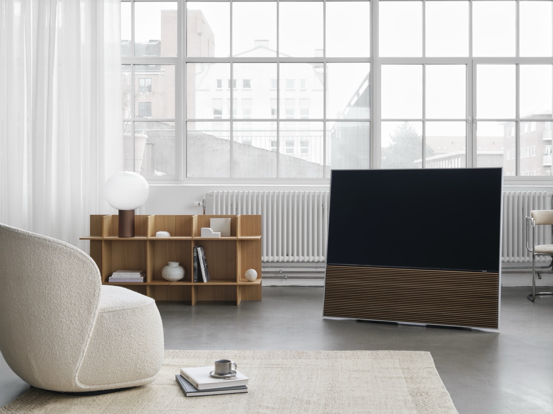 Canvas HiFi Integration mit edlen Holzpaneelen